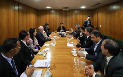 Members of the 2021 Deaflympics meet with Michelle Bolsonaro and representatives of the federal government